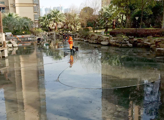 镇宁景观池淤泥清理